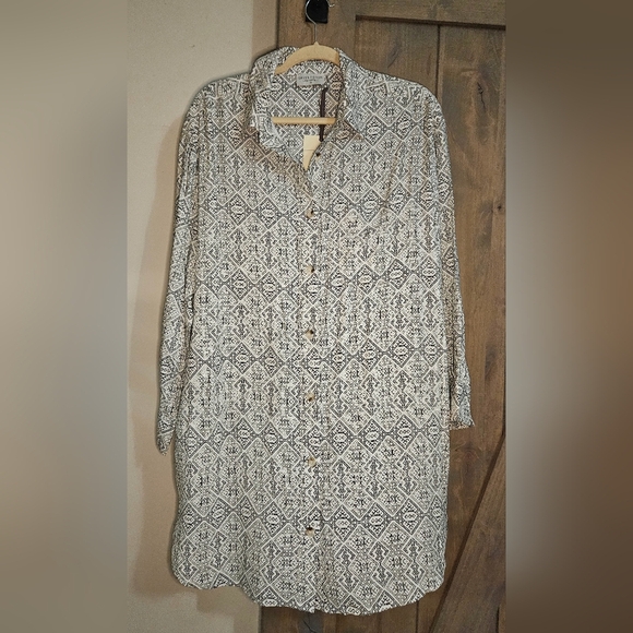DRESS FORUM Piper Button down shirt dreas. White/black printed. Size medium NWT - Picture 6 of 15